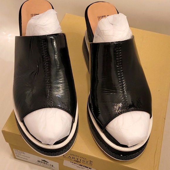 L'ARTISTE slide in wedge sandal black patent leather. - Picture 2 of 6